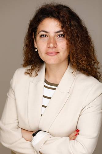 Maya Elissalia - Business